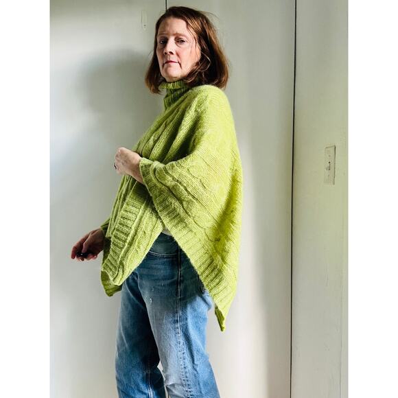 525 Women’s Mohair Knit Poncho Green Turtleneck Cozy Fall Layering Sweater OSFM - Picture 4 of 7